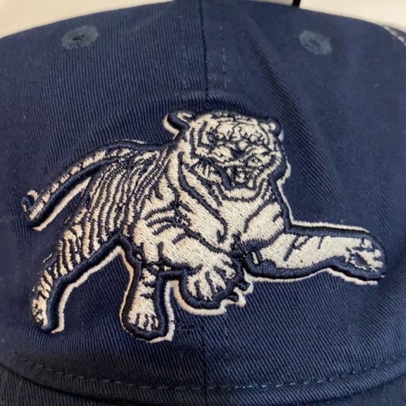 Tigers Mesh SnapBack Hat New - Picture 2 of 6
